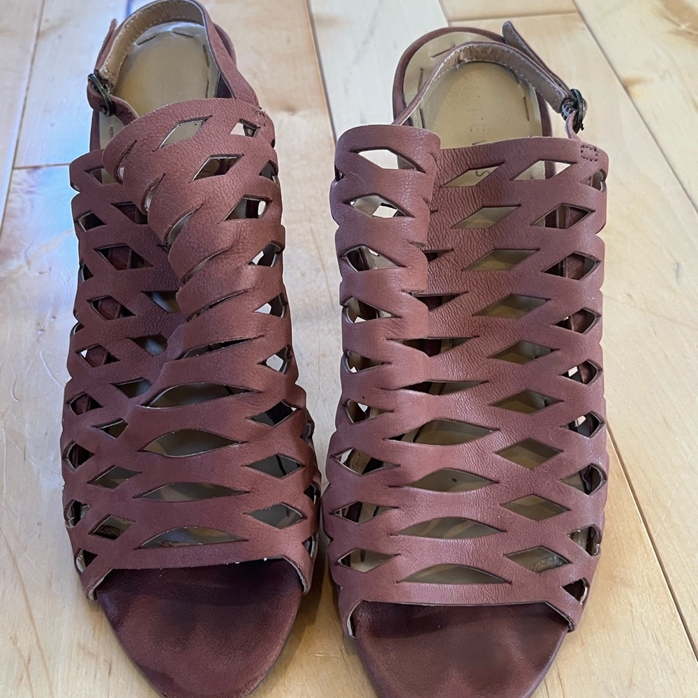 Nine West Brown Sandals with Woven Design
